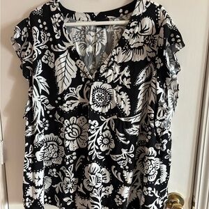 JNY 1X Floral Black and White Women's Top
